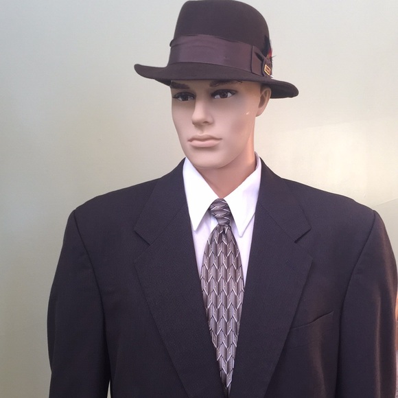 Kilburne and Finch Suit - Picture 2 of 8